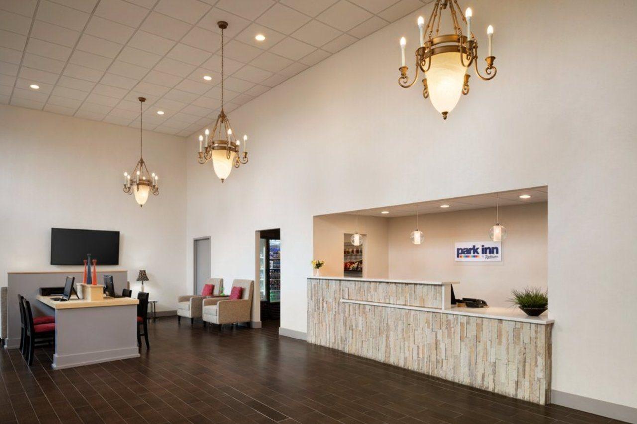 Hotel Ramada by Wyndham Uniontown Zewnętrze zdjęcie