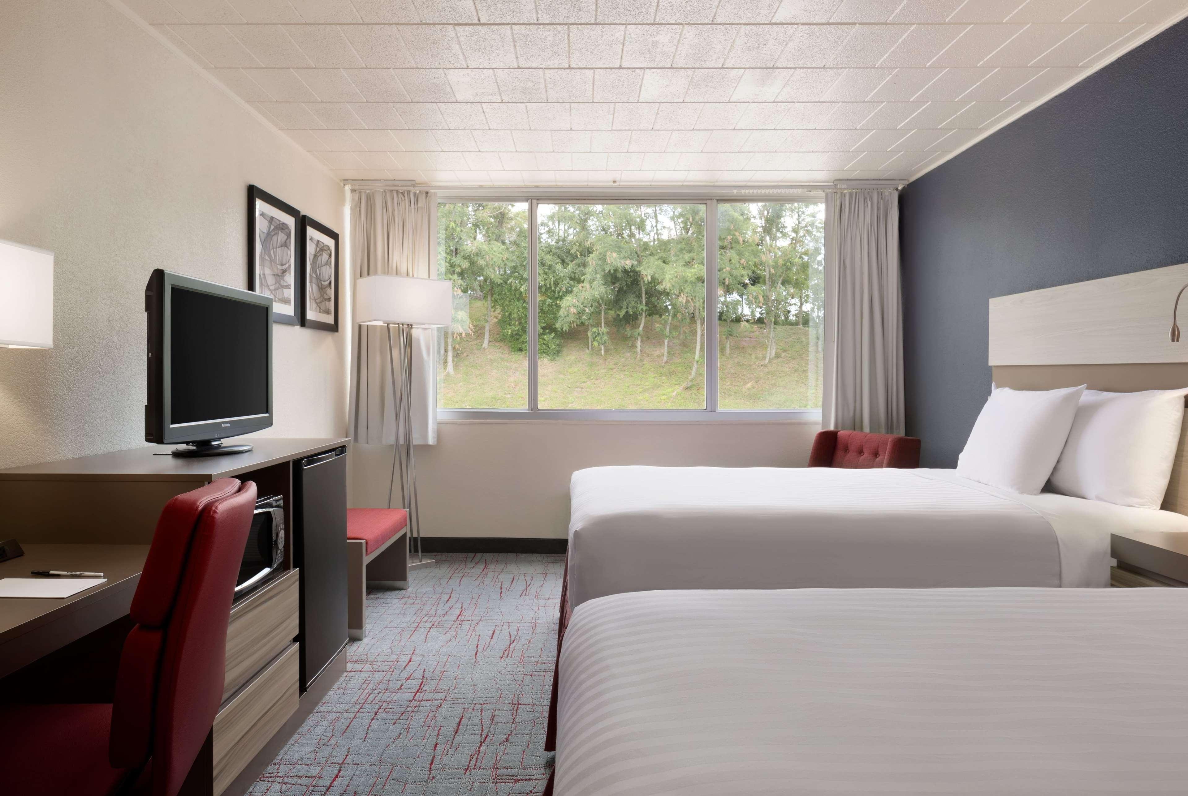 Hotel Ramada by Wyndham Uniontown Zewnętrze zdjęcie