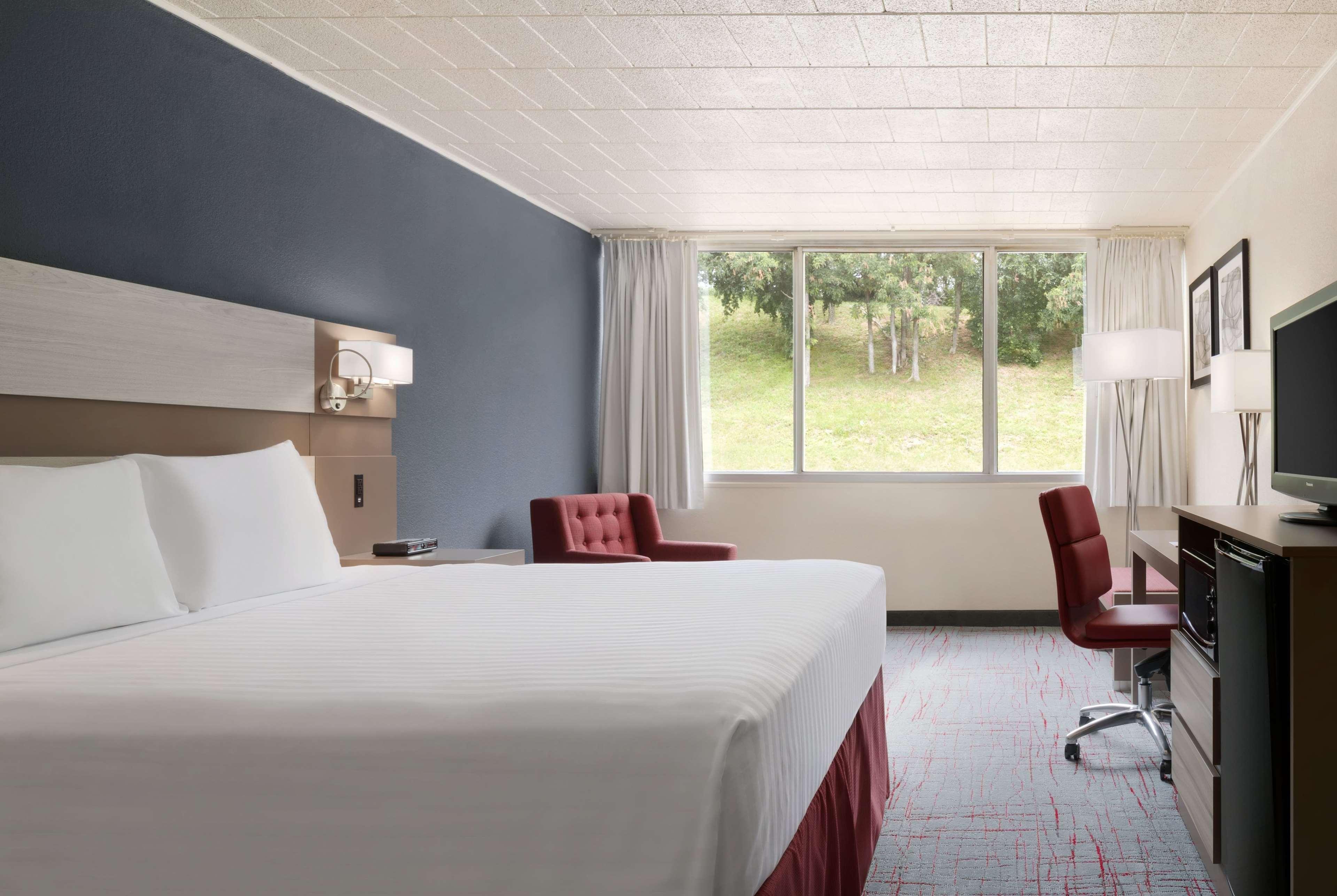 Hotel Ramada by Wyndham Uniontown Zewnętrze zdjęcie