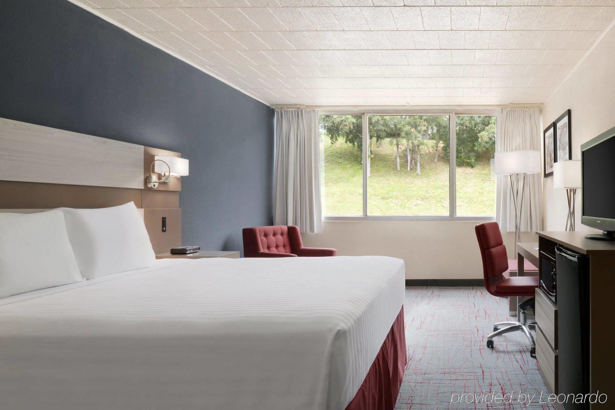 Hotel Ramada by Wyndham Uniontown Zewnętrze zdjęcie