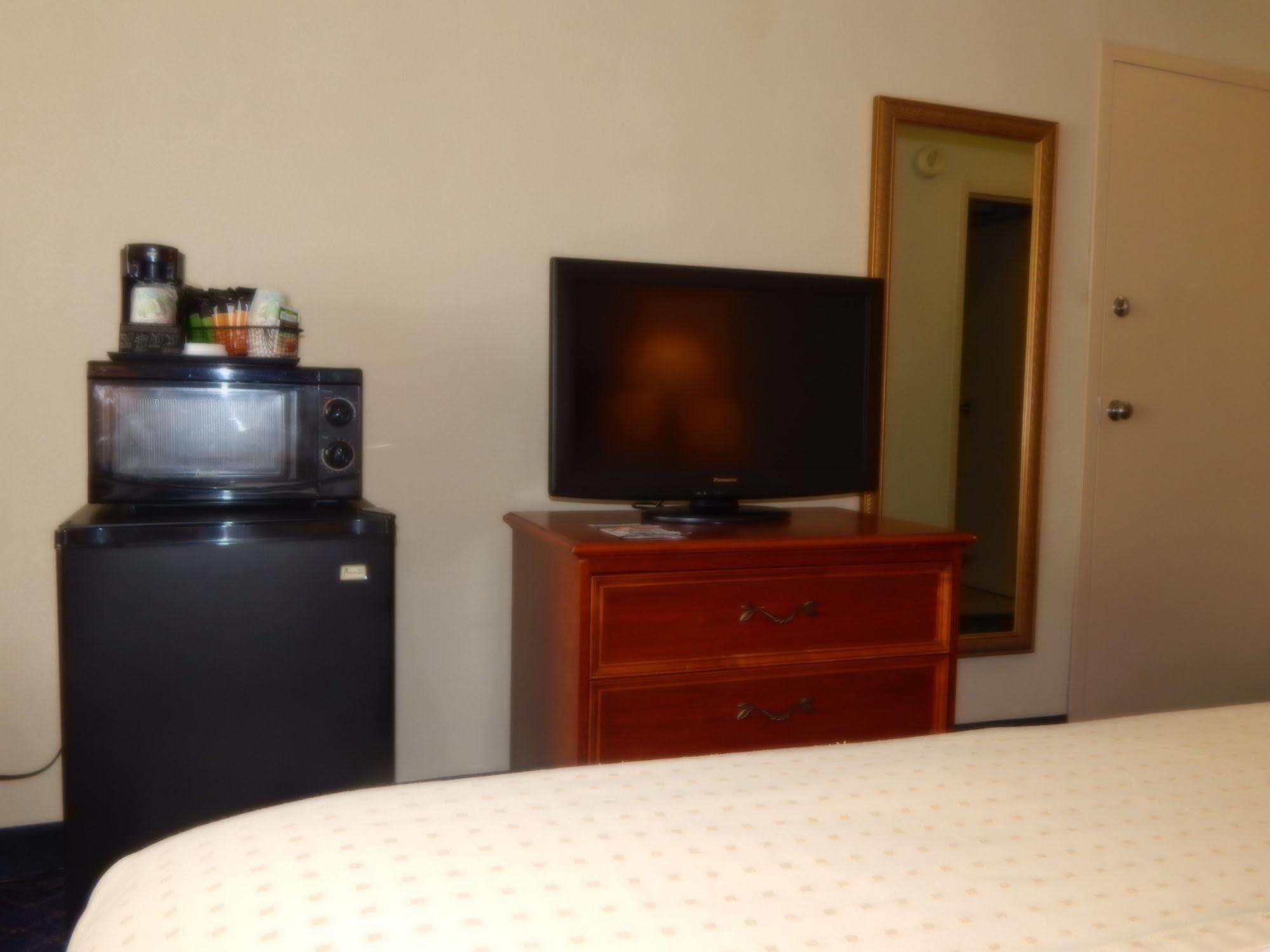 Hotel Ramada by Wyndham Uniontown Zewnętrze zdjęcie