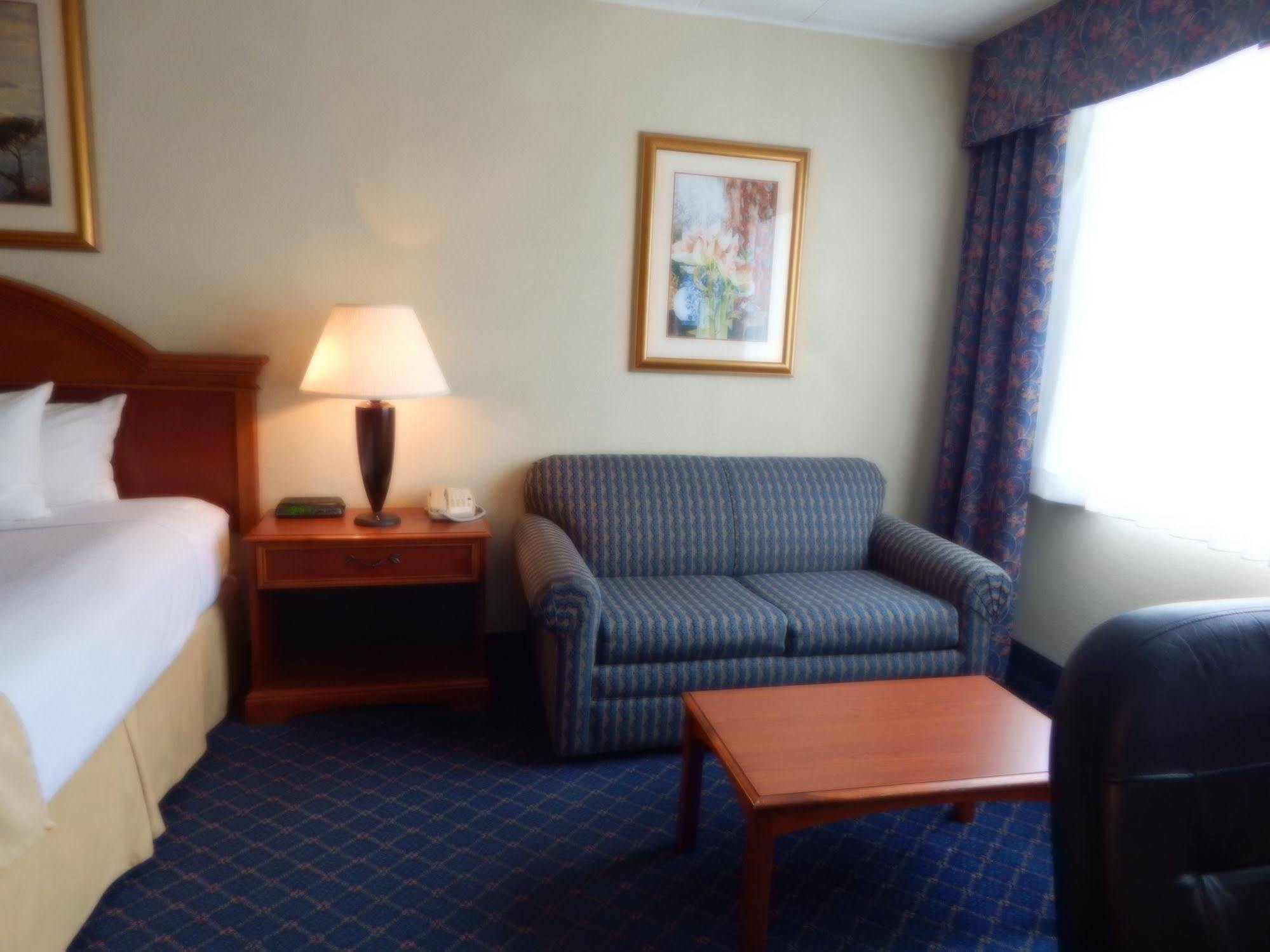 Hotel Ramada by Wyndham Uniontown Zewnętrze zdjęcie