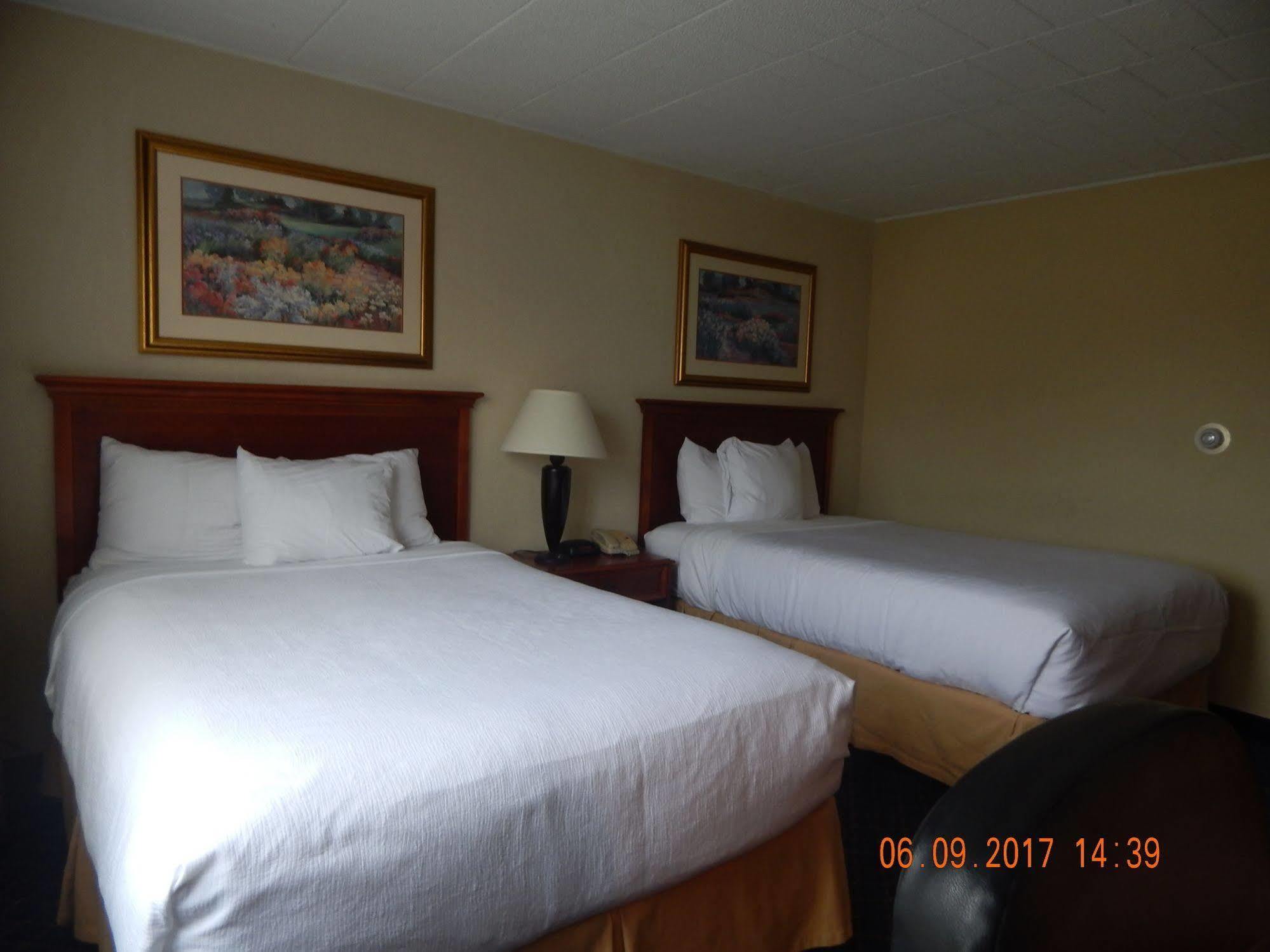 Hotel Ramada by Wyndham Uniontown Zewnętrze zdjęcie